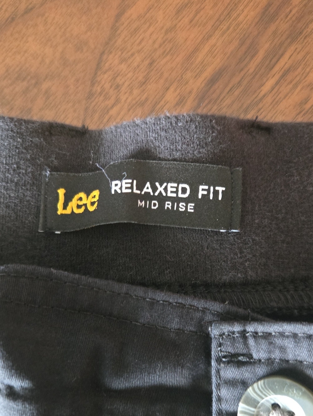 Lee Women's Black Relaxed Fit Cargo Shorts Sz 12 - Picture 2 of 7